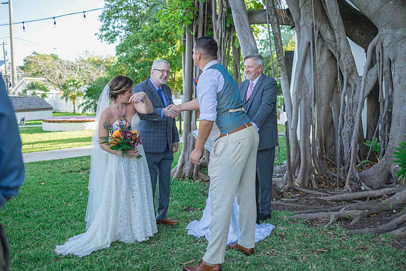 2023-04-01 Alexandra and John Lighthouse Key West Wedding social media -8266