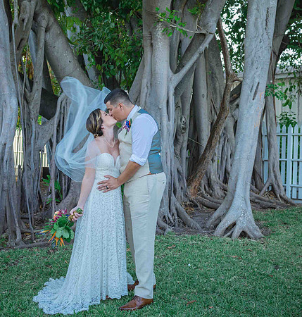 2023-04-01 Alexandra and John Lighthouse Key West Wedding social media -8445