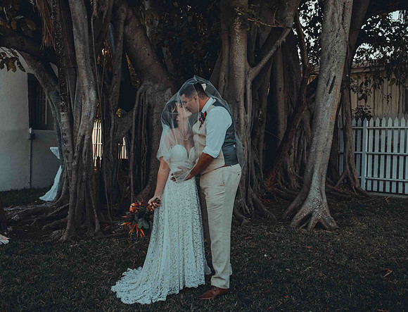 2023-04-01 Alexandra and John Lighthouse Key West Wedding social media -8451