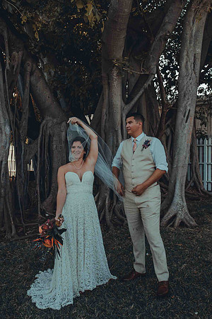 2023-04-01 Alexandra and John Lighthouse Key West Wedding social media -8458