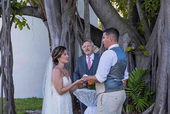 2023-04-01 Alexandra and John Lighthouse Key West Wedding social media -9403