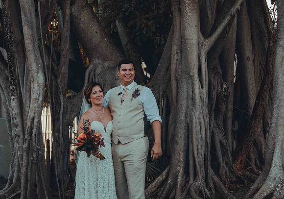 2023-04-01 Alexandra and John Lighthouse Key West Wedding social media -9473