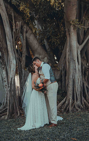 2023-04-01 Alexandra and John Lighthouse Key West Wedding social media -9464