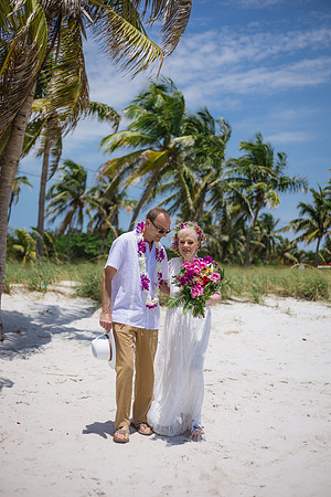 2024-04-25 Sandra and Kenneth Wedding Vow Renewal Smathers Beach, Key West -4049