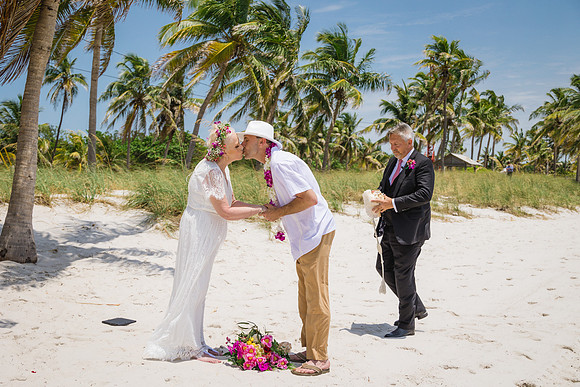 2024-04-25 Sandra and Kenneth Wedding Vow Renewal Smathers Beach, Key West -2283