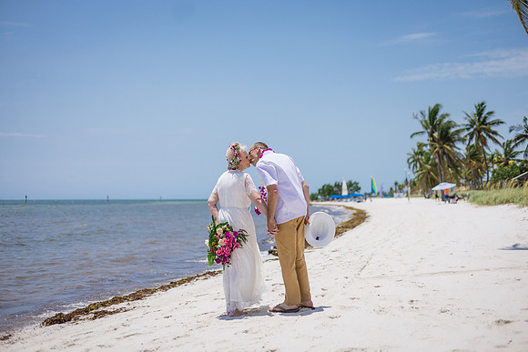 2024-04-25 Sandra and Kenneth Wedding Vow Renewal Smathers Beach, Key West -4065