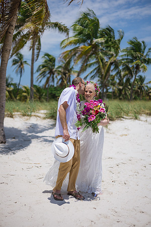 2024-04-25 Sandra and Kenneth Wedding Vow Renewal Smathers Beach, Key West -4047