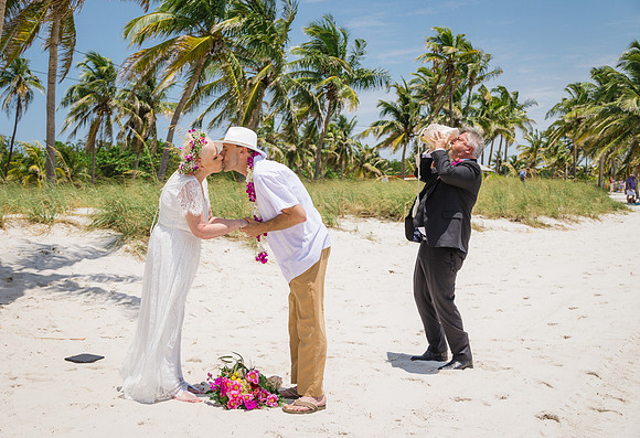 2024-04-25 Sandra and Kenneth Wedding Vow Renewal Smathers Beach, Key West -2294