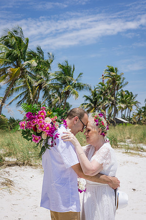 2024-04-25 Sandra and Kenneth Wedding Vow Renewal Smathers Beach, Key West -4018