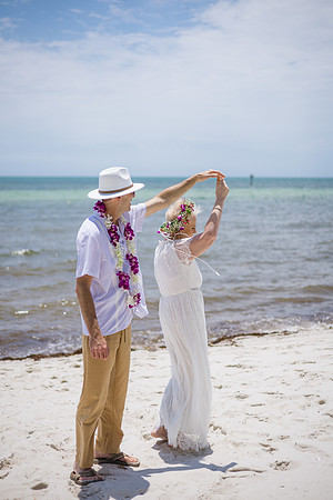 2024-04-25 Sandra and Kenneth Wedding Vow Renewal Smathers Beach, Key West -3886