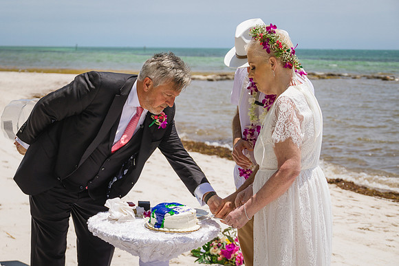 2024-04-25 Sandra and Kenneth Wedding Vow Renewal Smathers Beach, Key West -2322