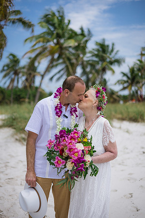 2024-04-25 Sandra and Kenneth Wedding Vow Renewal Smathers Beach, Key West -3709