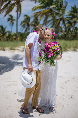 2024-04-25 Sandra and Kenneth Wedding Vow Renewal Smathers Beach, Key West -4042