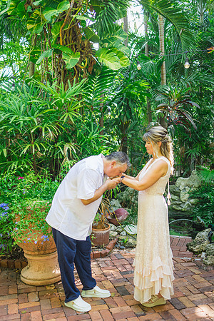 2023-08-25 Colleen and Michael Beach The Garden Hotel Key West Proofing Album-1803