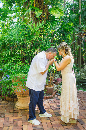 2023-08-25 Colleen and Michael Beach The Garden Hotel Key West Proofing Album-1814