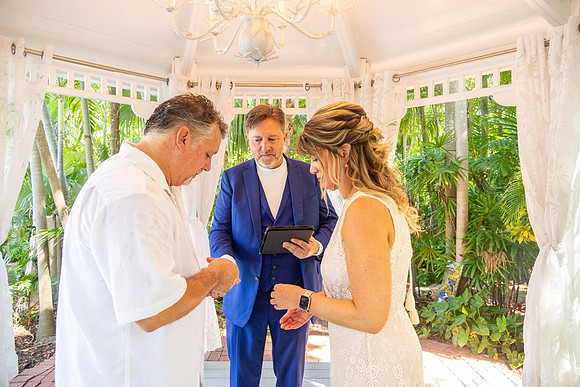 2023-08-25 Colleen and Michael Beach The Garden Hotel Key West Proofing Album 2-2-30