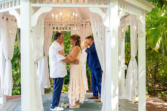 2023-08-25 Colleen and Michael Beach The Garden Hotel Key West Proofing Album 2-2-39