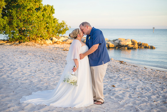 2023-10-23 Tracy and Scott Wedding at Smathers Beach, Key West -9368