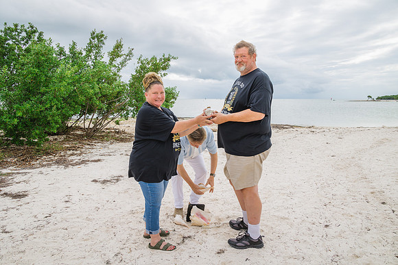 2023-10-19 Malinda and Mike Sambrero Beach Key West part1-6688