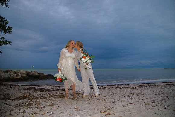 2023-10-19 Kathryn and Jennifer Smathers Beach Key West-6958