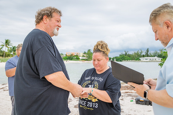 2023-10-19 Malinda and Mike Sambrero Beach Key West part1-6642
