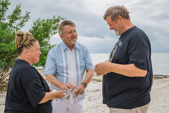 2023-10-19 Malinda and Mike Sambrero Beach Key West part1-6685