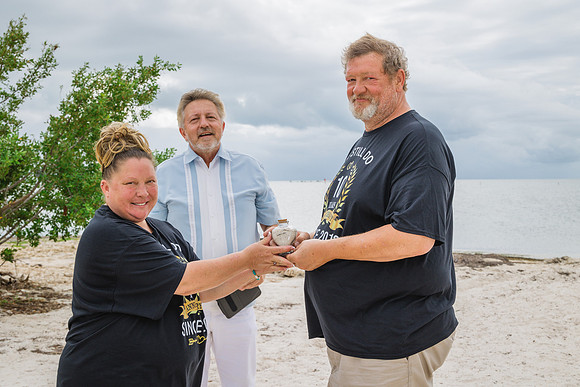 2023-10-19 Malinda and Mike Sambrero Beach Key West part1-6690