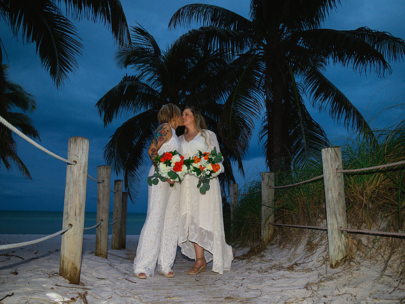 2023-10-19 Kathryn and Jennifer Smathers Beach Key West-7039