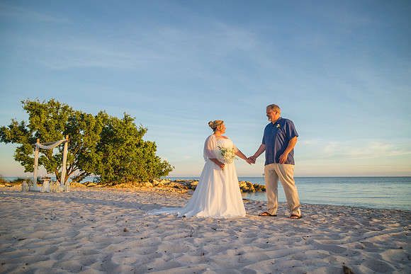 2023-10-22 Tracy and Scott  Smathers Beach Key West part2-58