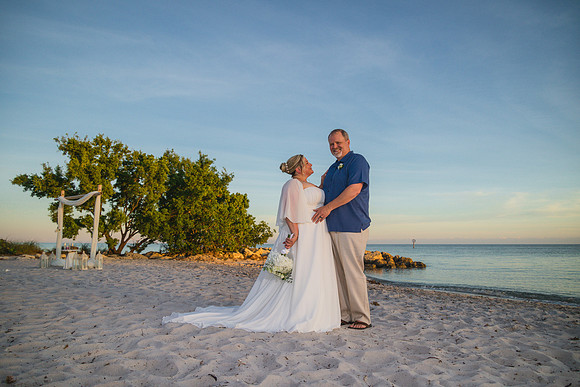 2023-10-22 Tracy and Scott  Smathers Beach Key West part2-60