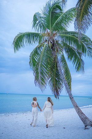 2023-10-19 Kathryn and Jennifer Smathers Beach Key West part2-8203