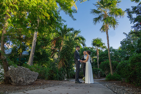 2023-11-11  Laura and Sergey Key West Tuman Butterfly Garden-2634