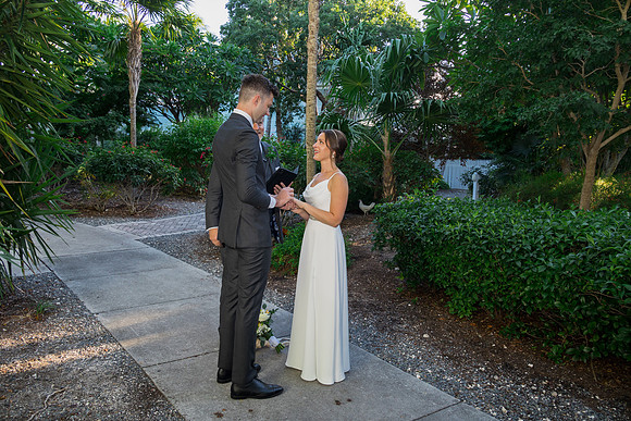 2023-11-11  Laura and Sergey Key West Tuman Butterfly Garden-2674