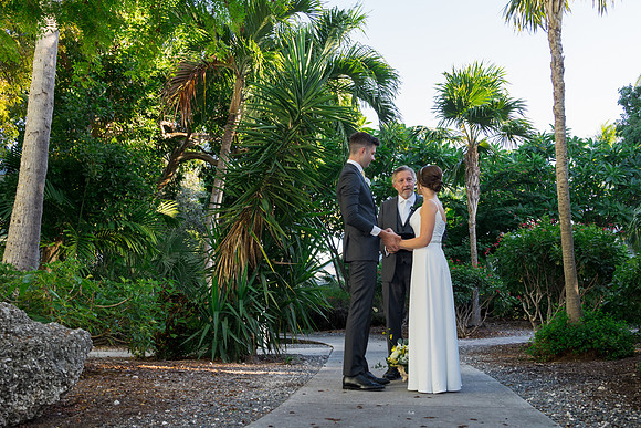 2023-11-11  Laura and Sergey Key West Tuman Butterfly Garden-2696