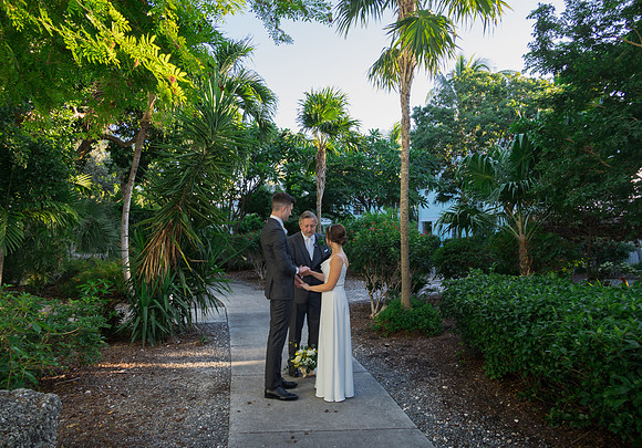 2023-11-11  Laura and Sergey Key West Tuman Butterfly Garden-2648