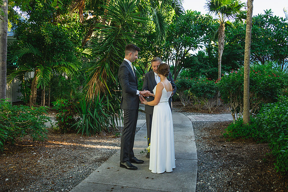 2023-11-11  Laura and Sergey Key West Tuman Butterfly Garden-2651