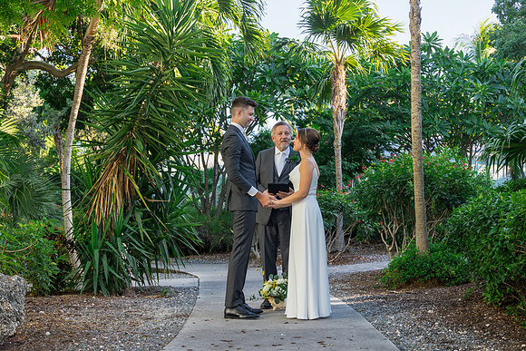 2023-11-11  Laura and Sergey Key West Tuman Butterfly Garden-2607