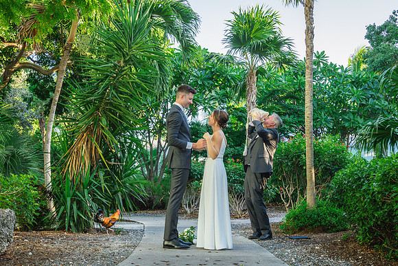 2023-11-11  Laura and Sergey Key West Tuman Butterfly Garden-2749