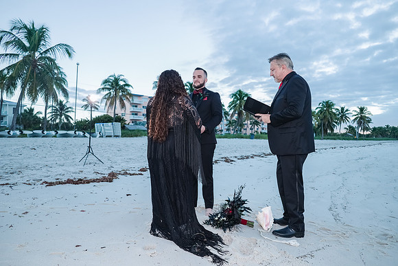 2023-10-31 Jacqueline and Michael Wedding at Smathers Beach Key West-8278