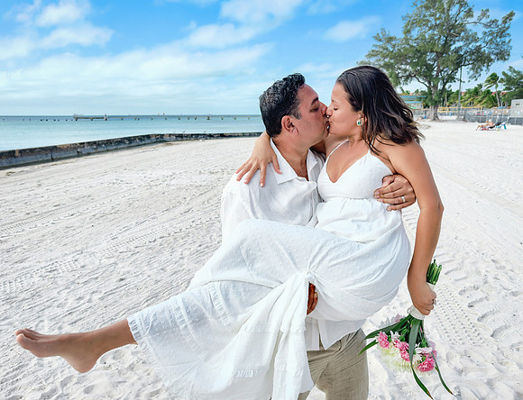 2023-11-28 Adriana and Francesco  Higgs  Beach Wedding Vow Renewal_-23