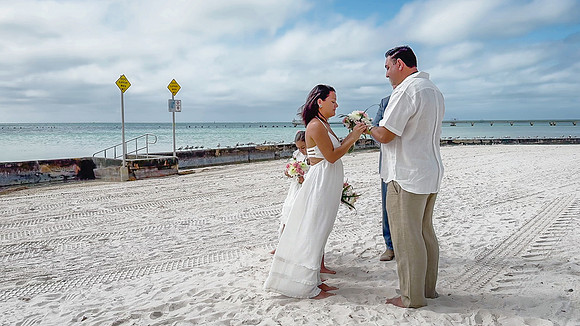 2023-11-28 Adriana and Francesco  Higgs  Beach Wedding Vow Renewal_-44