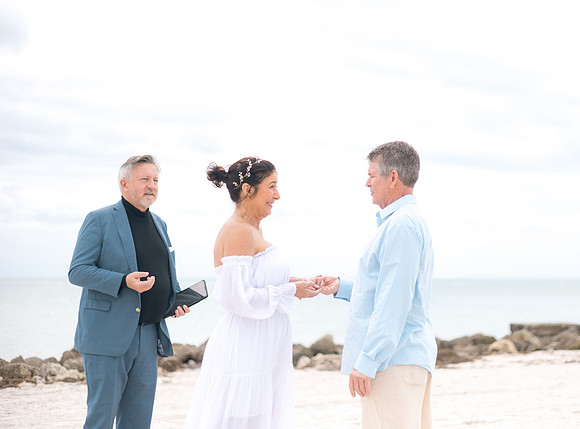 2023-12-29 Jill and Joel Higgs Beach Wedding-57